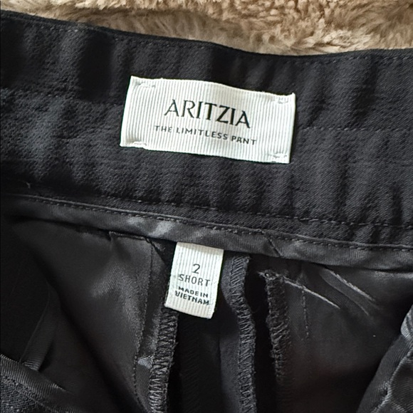 Aritzia Limitless Pant - Picture 5 of 5